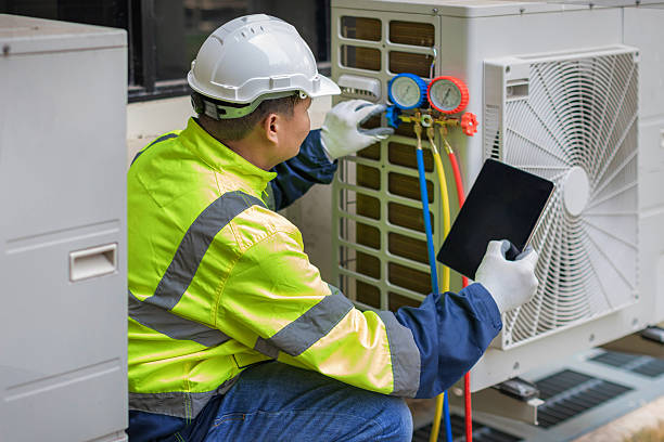 Professional Hvac technician working in Hannibal, MO